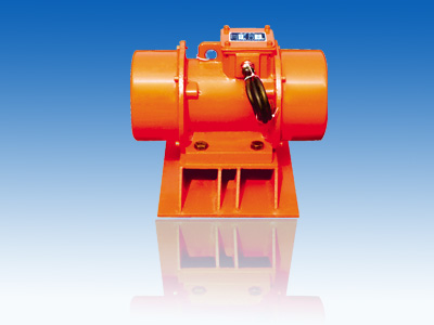 倉壁振動器的結構是由振動電機、底座兩部分組成